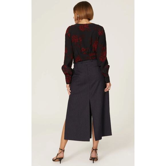 Marissa Webb Navy Red Floral V-Neck Cropped Blouse Sz 8 | Long Sleeve - Picture 2 of 6